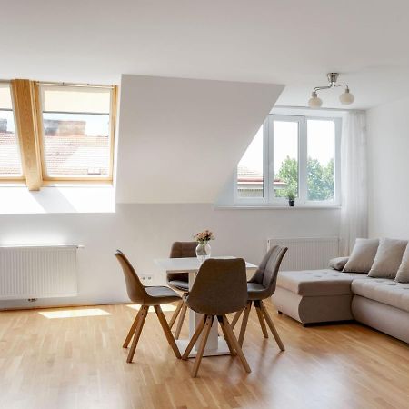 Elegant Apartment In Vienna With Patio Buitenkant foto